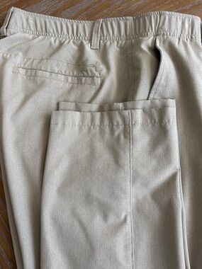 Under Armour Men’s Pants in Light Khaki